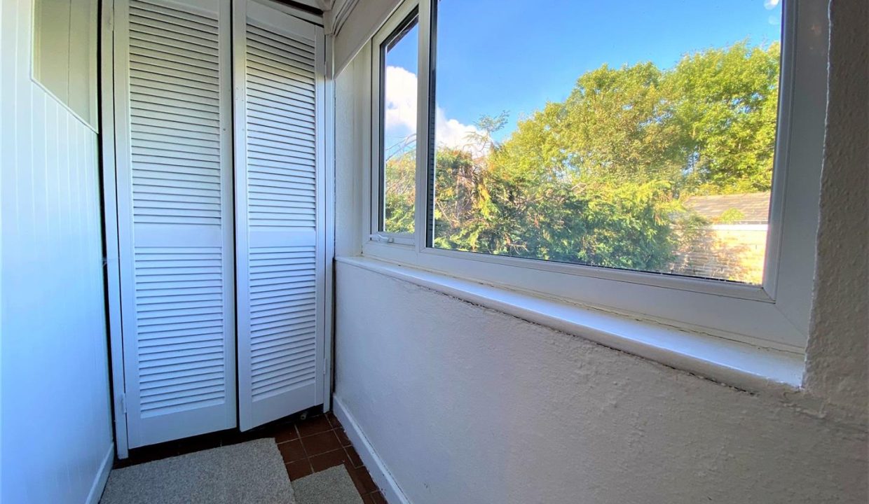 Side entrance porch