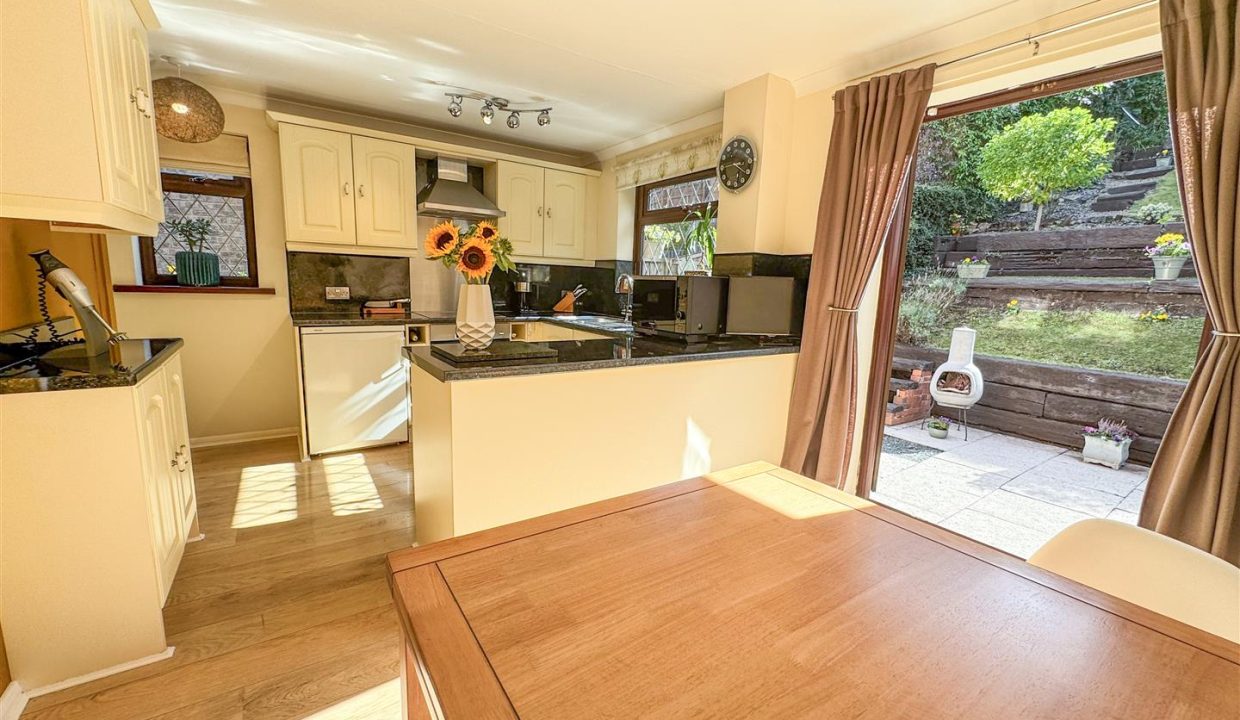 KITCHEN DINING ROOM