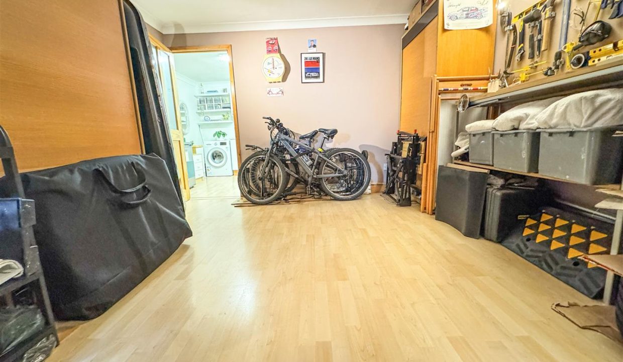 GARAGE/ WORKSHOP
