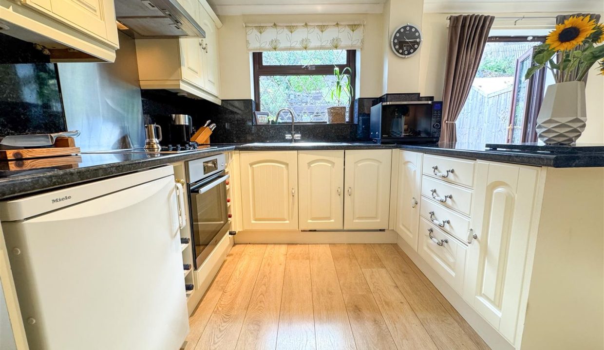KITCHEN DINING ROOM