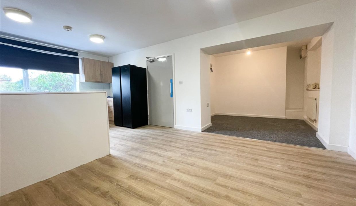 OPEN PLAN LIVING SPACE