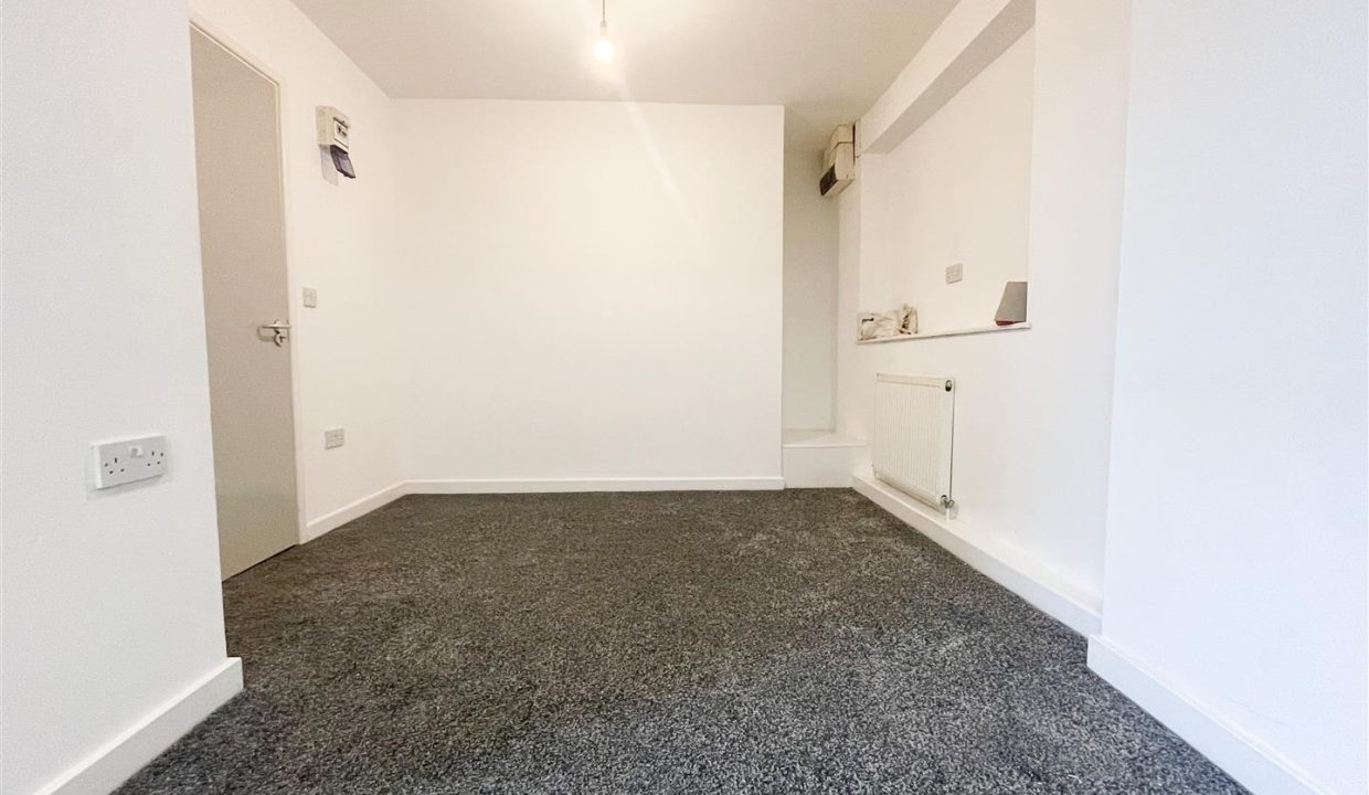 OPEN PLAN LIVING SPACE