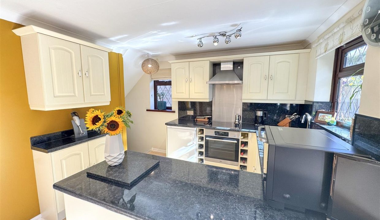 KITCHEN DINING ROOM