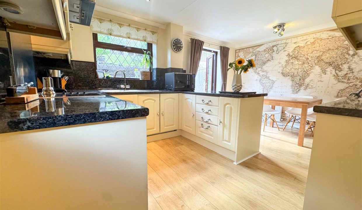 KITCHEN DINING ROOM