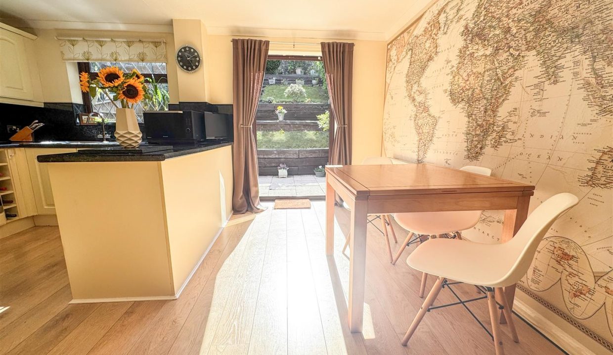 KITCHEN DINING ROOM