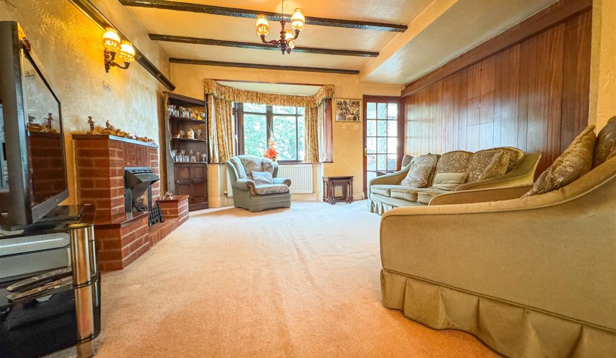 LOUNGE DINING ROOM