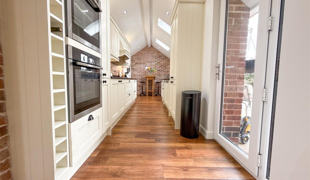 BREAKFAST KITCHEN