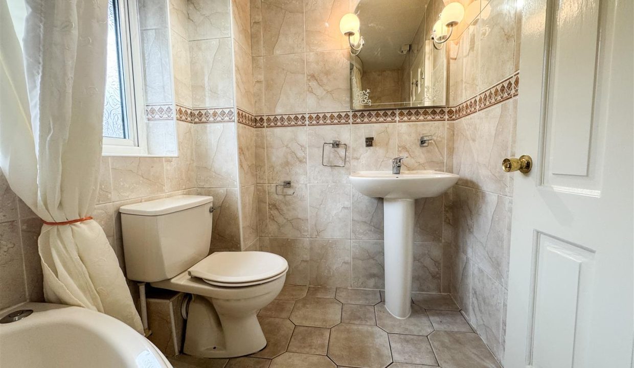 FAMILY BATHROOM