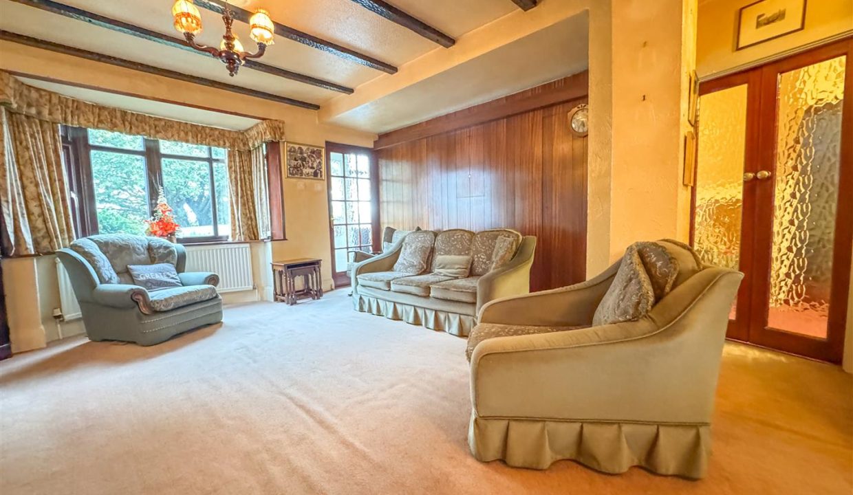LOUNGE DINING ROOM