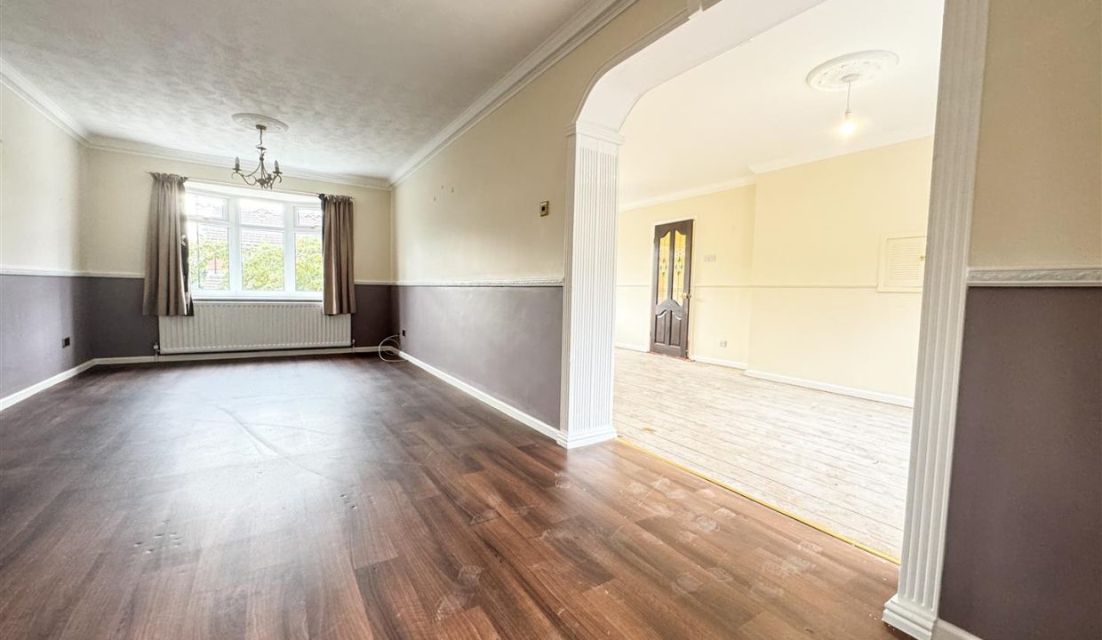 DINING FAMILY ROOM