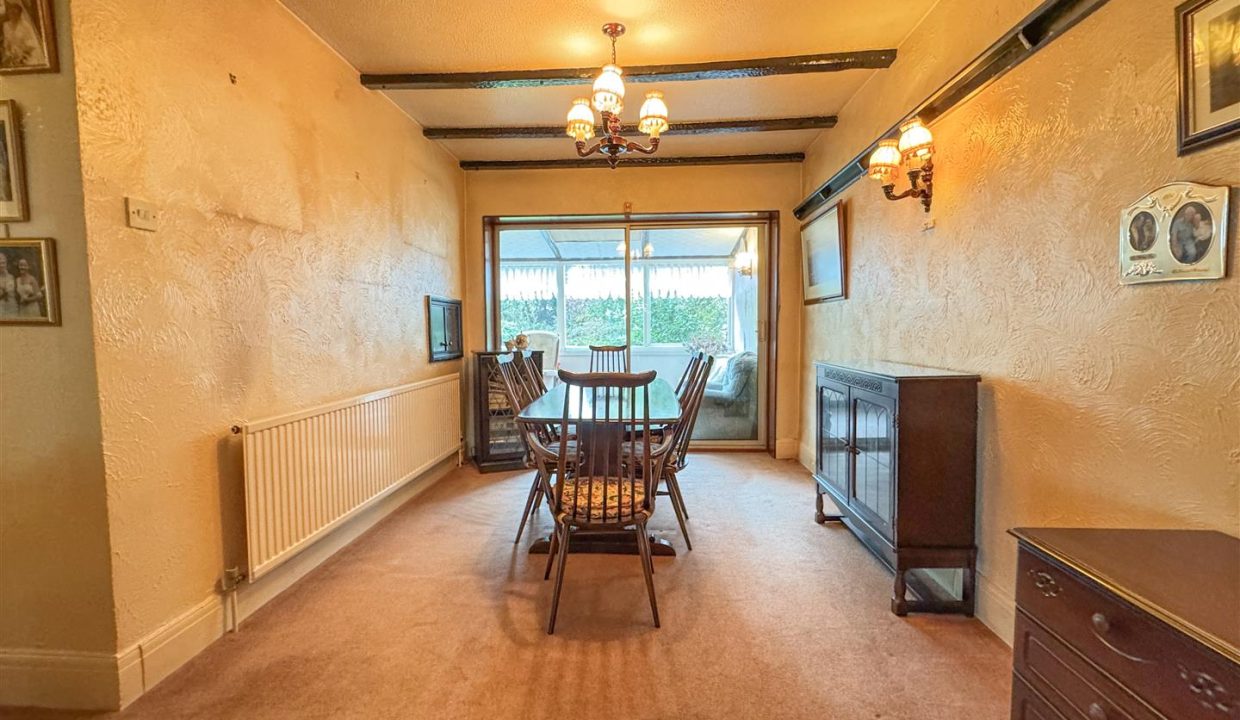 LOUNGE DINING ROOM