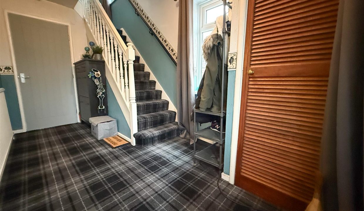 ENTRANCE HALLWAY