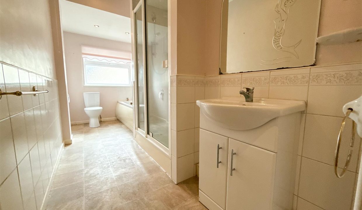 FAMILY BATH AND SHOWER ROOM