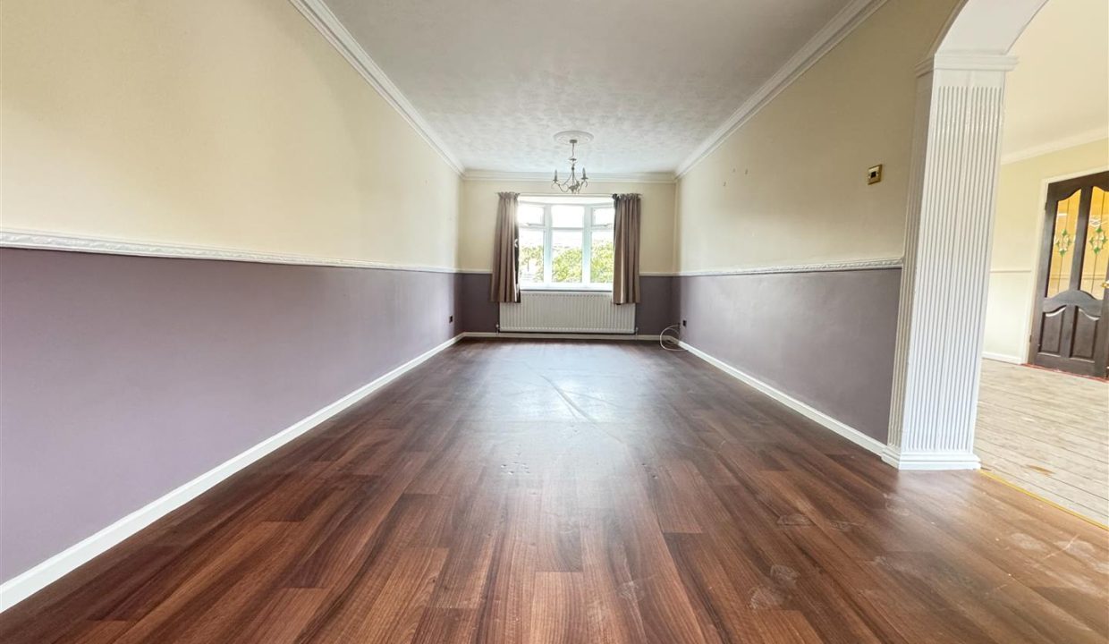 DINING FAMILY ROOM