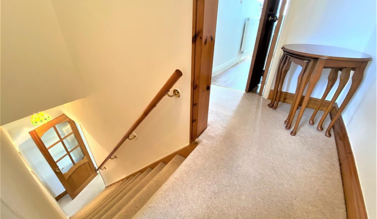 STAIRS/LANDING