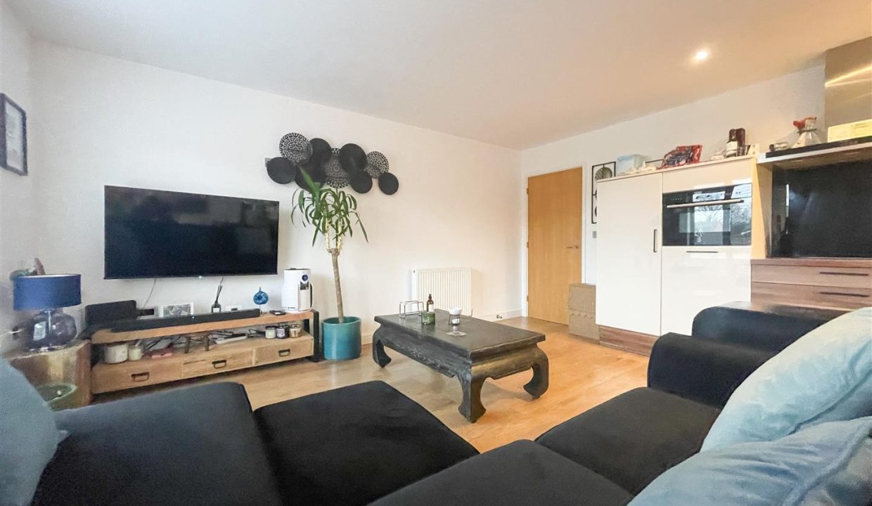 OPEN PLAN LOUNGE KITCHEN DINING ROOM
