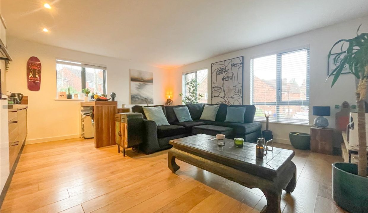 OPEN PLAN LOUNGE KITCHEN DINING ROOM