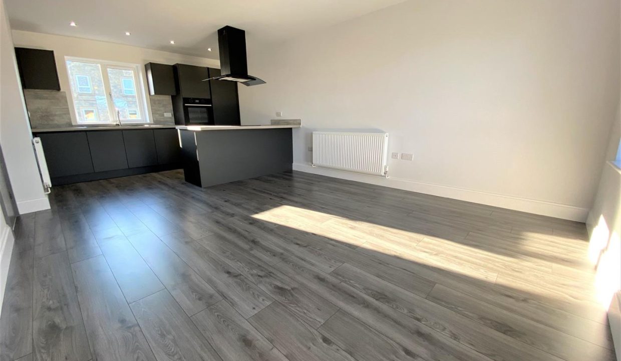 OPEN PLAN KITCHEN, DINING AND LIVING ROOM