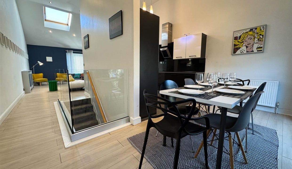 OPEN PLAN LIVING SPACE