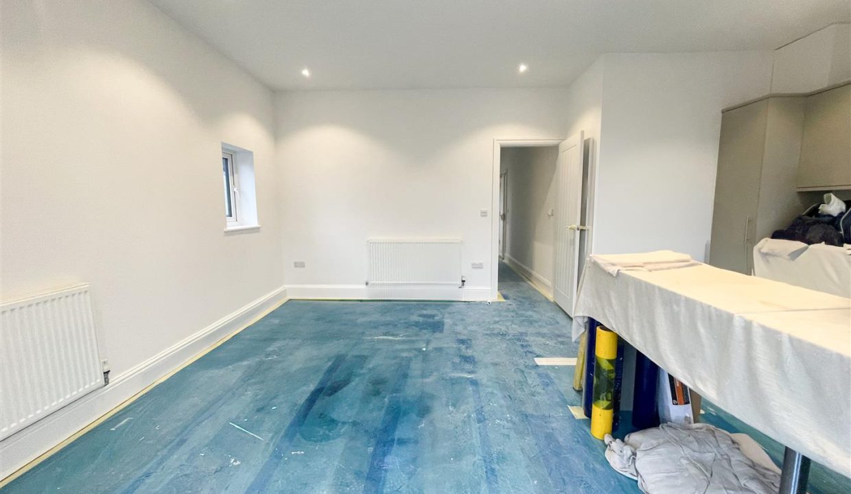 OPEN PLAN LIVING AREA