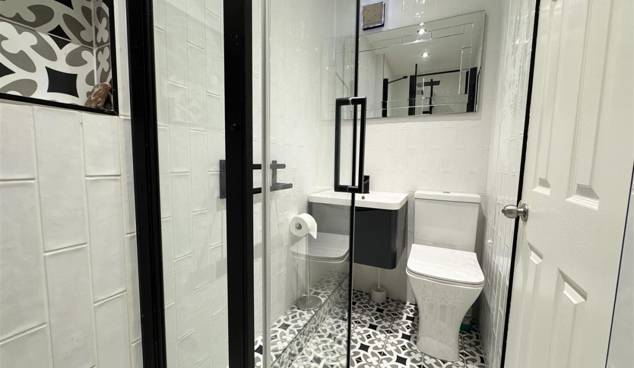 ENSUITE SHOWER ROOM