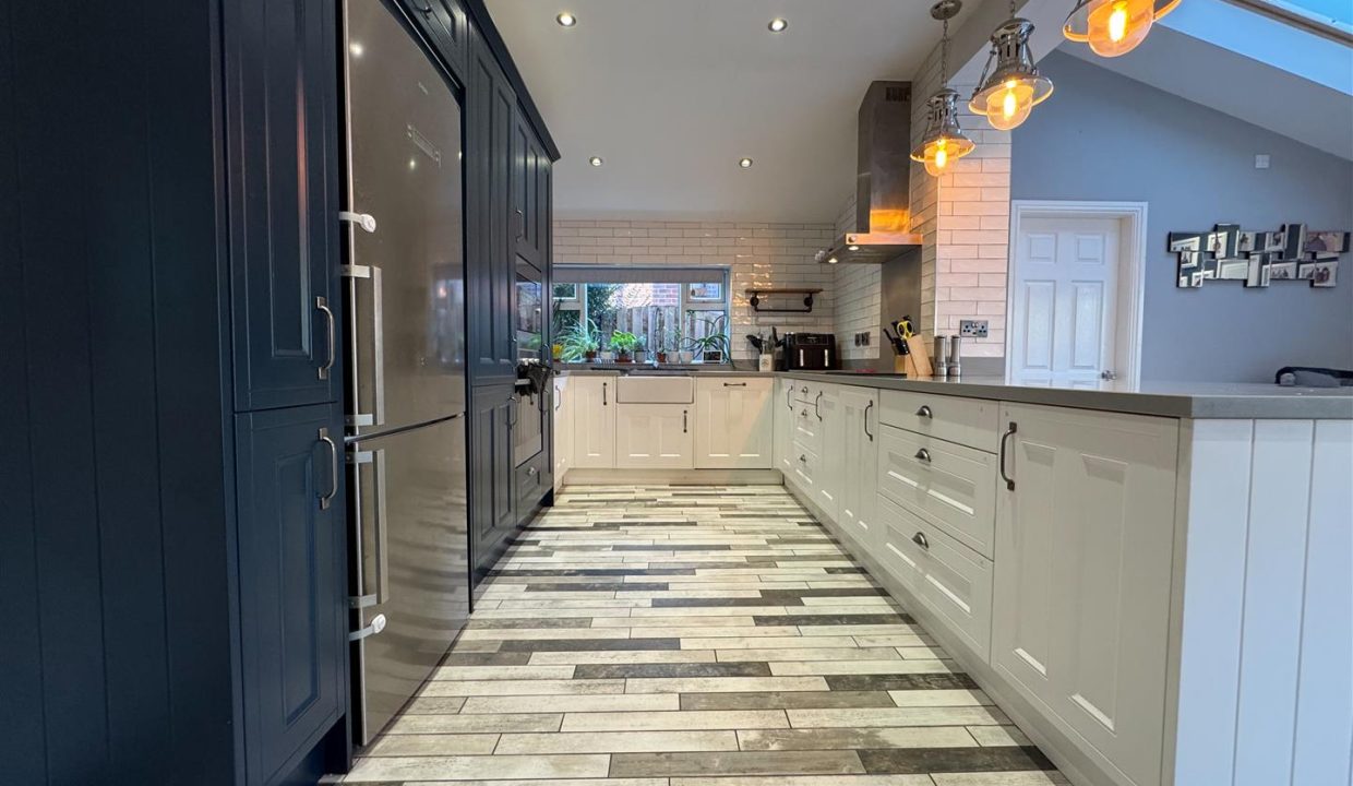 OPEN PLAN FAMILY ROOM