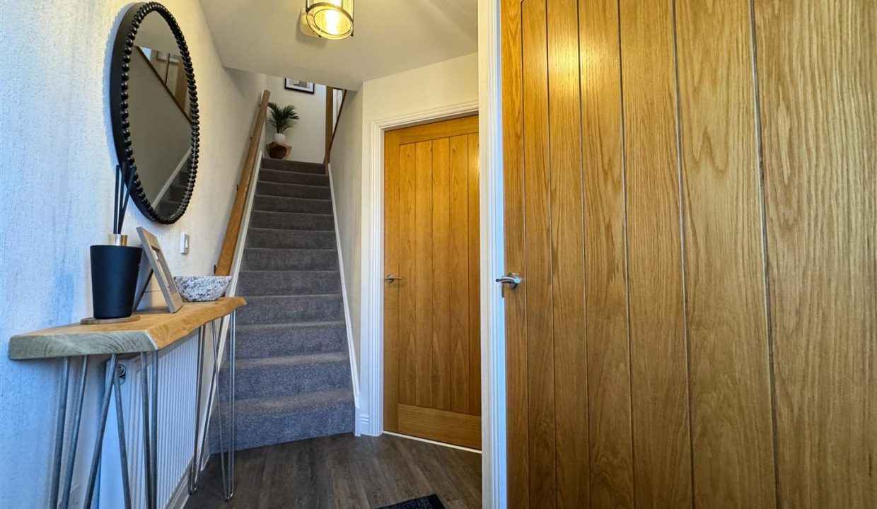 STAIRS RISING TO FIRST FLOOR LANDING