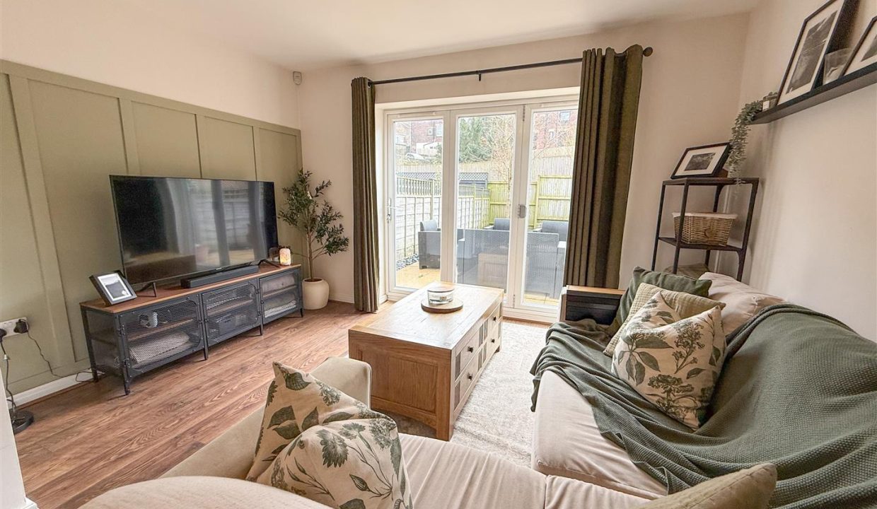 OPEN PLAN KITCHEN, DINING AND LIVING ROOM