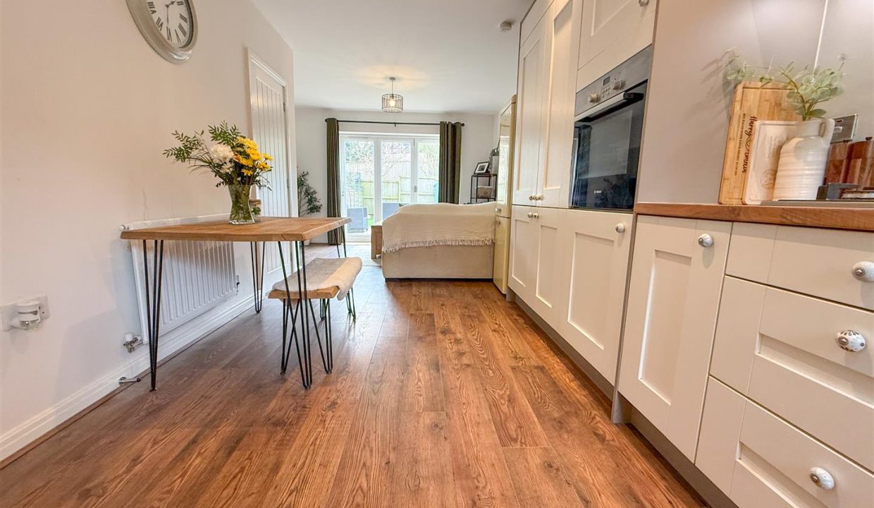 OPEN PLAN KITCHEN, DINING AND LIVING ROOM