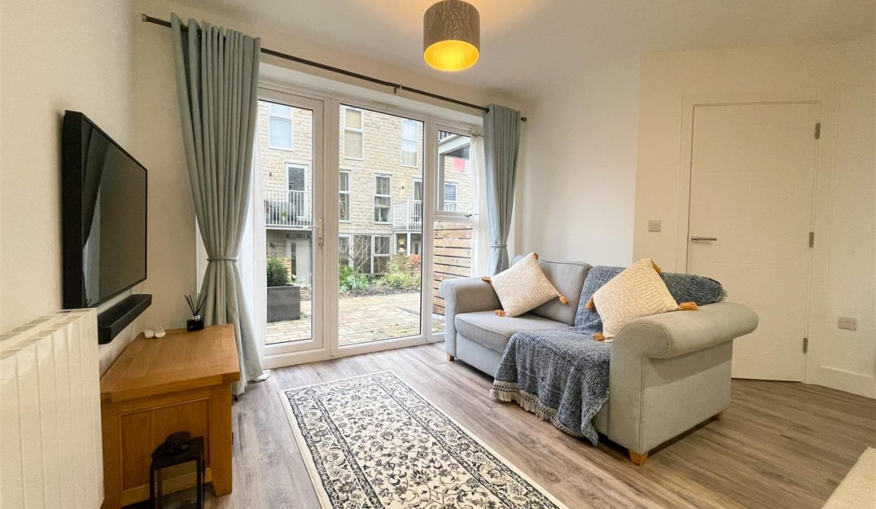 OPEN PLAN LIVING SPACE