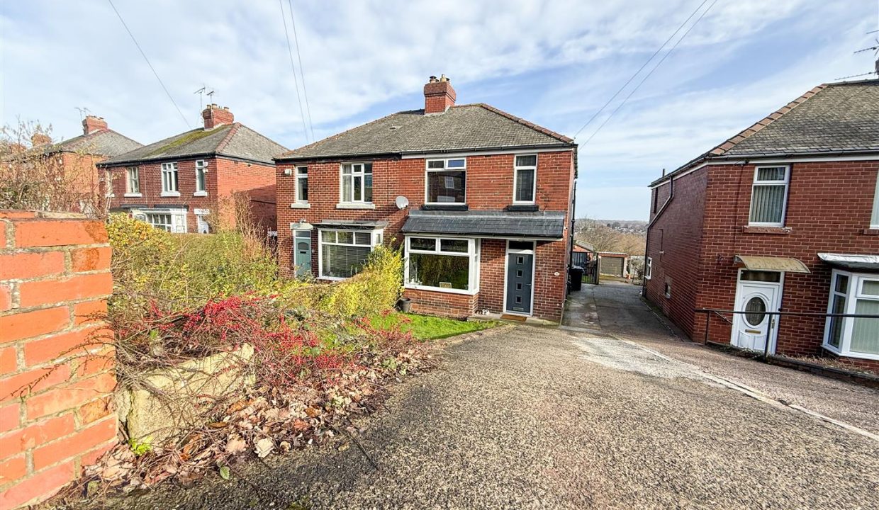 OFF ROAD PARKING AND FRONT GADREN