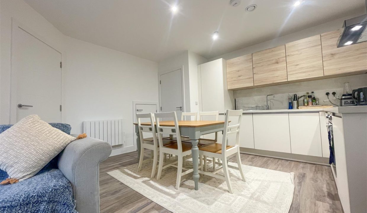 OPEN PLAN LIVING SPACE