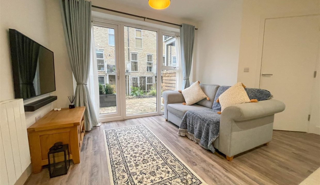 OPEN PLAN LIVING SPACE