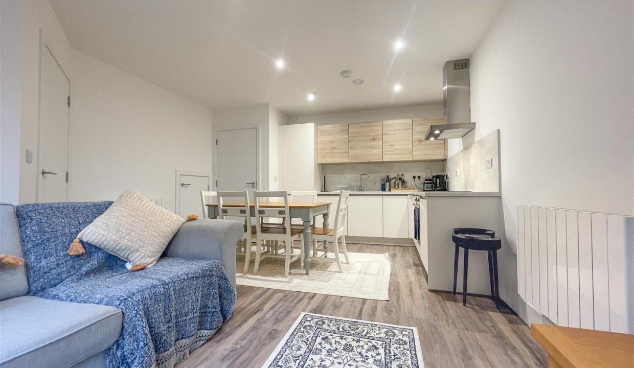 OPEN PLAN LIVING SPACE