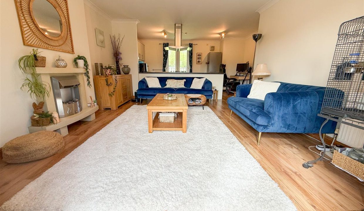 OPEN PLAN LOUNGE BREAKFAST KITCHEN