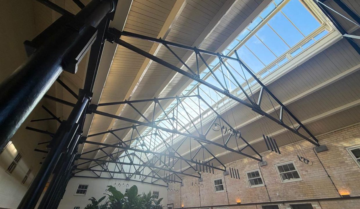 GRAND COMMUNAL ENTRANCE & HISTORIC HUB