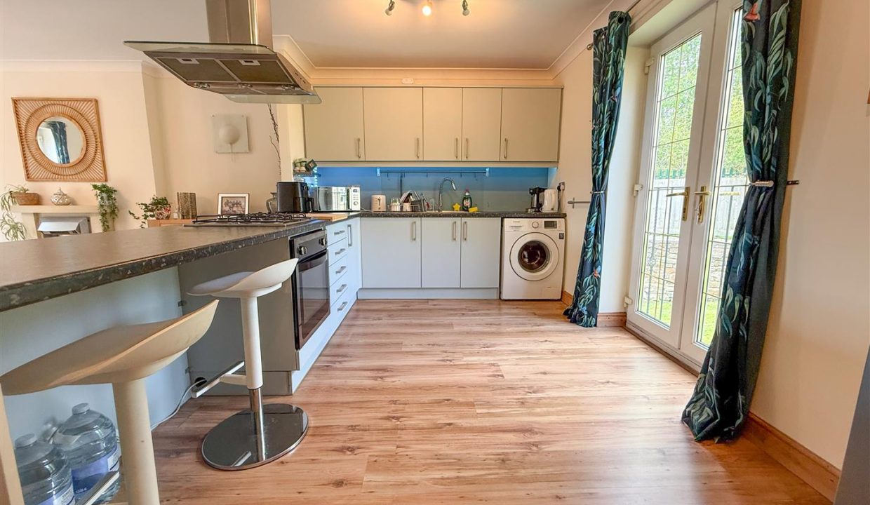 OPEN PLAN LOUNGE BREAKFAST KITCHEN