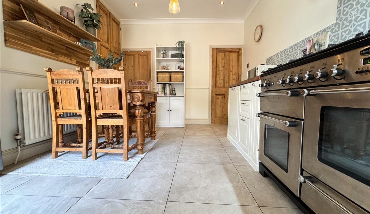 OPEN PLAN KITCHEN DINING ROOM