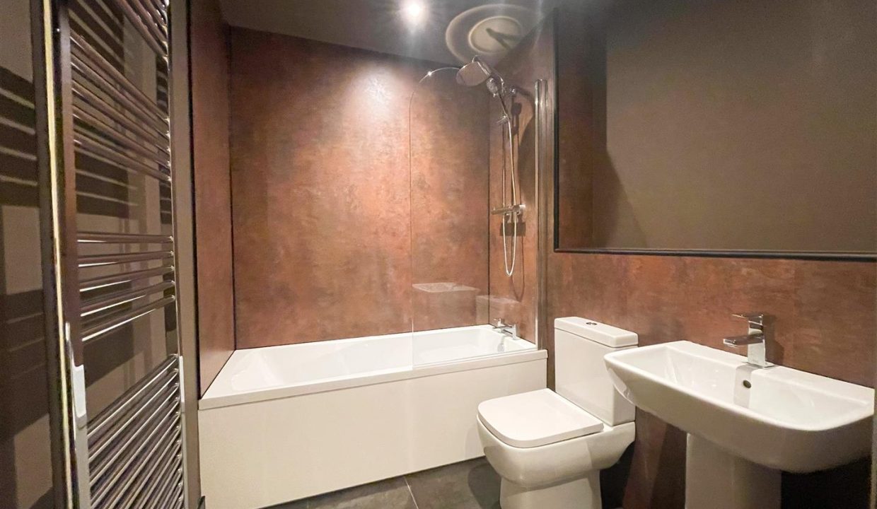LUXURY BATHROOMS GROUND & FIRST FLOOR