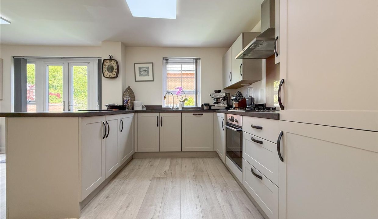 OPENPLAN KITCHEN DINING AND FAMILY ROOM