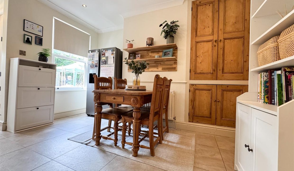 OPEN PLAN KITCHEN DINING ROOM