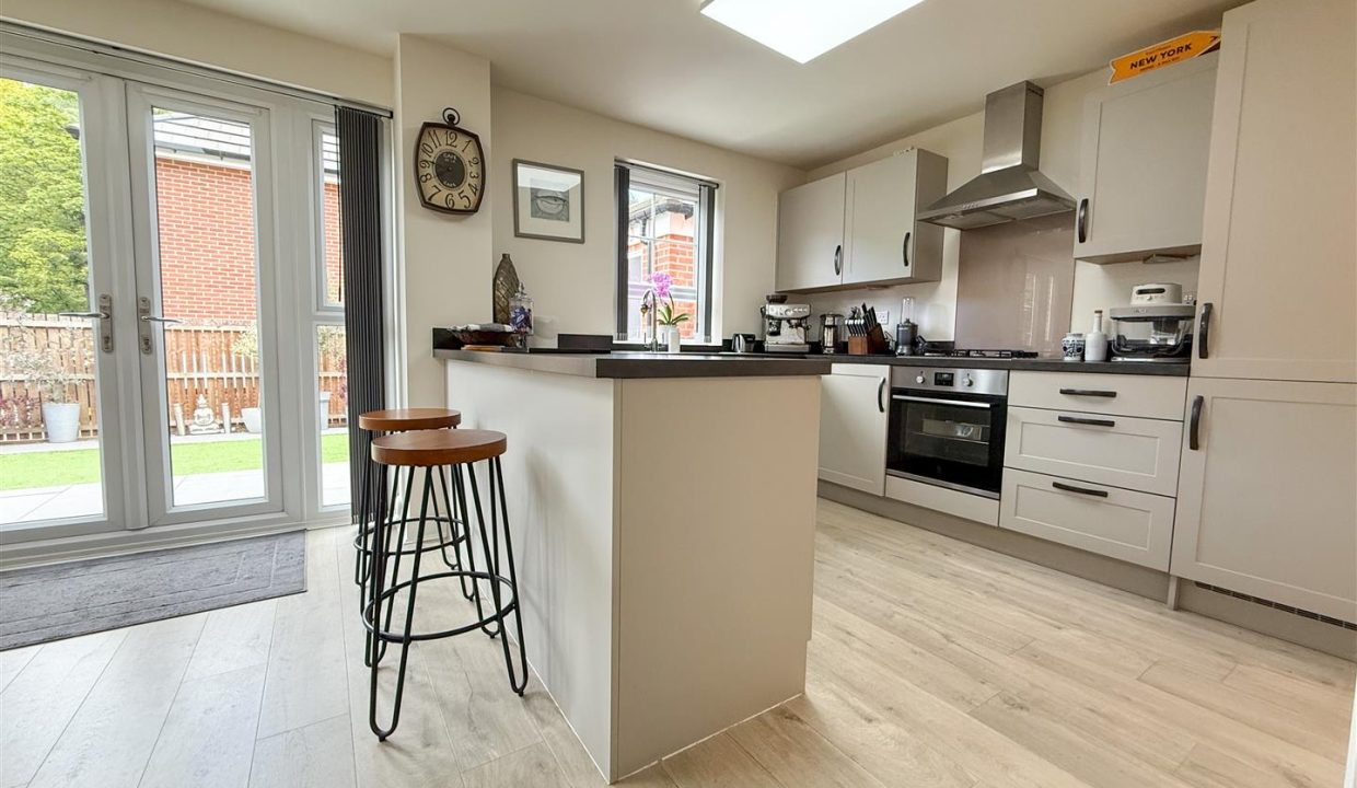 OPENPLAN KITCHEN DINING AND FAMILY ROOM
