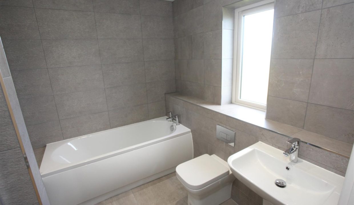 EN SUITE BATHROOM