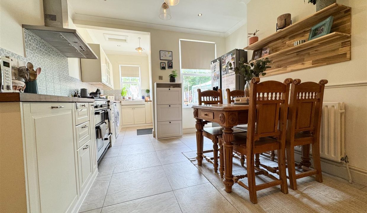 OPEN PLAN KITCHEN DINING ROOM