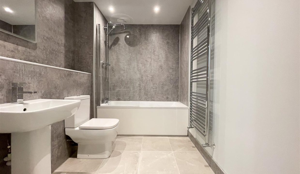 LUXURY BATHROOMS GROUND & FIRST FLOOR