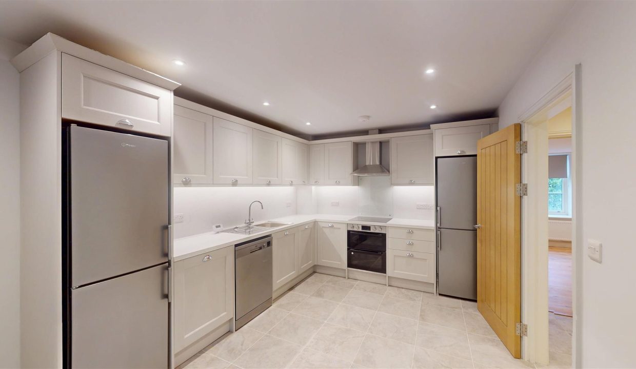 MODERN SPACIOUS KITCHEN/DINER