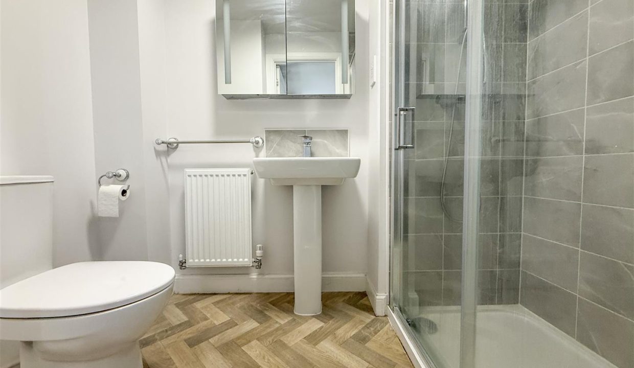 EN SUITE SHOWER ROOM