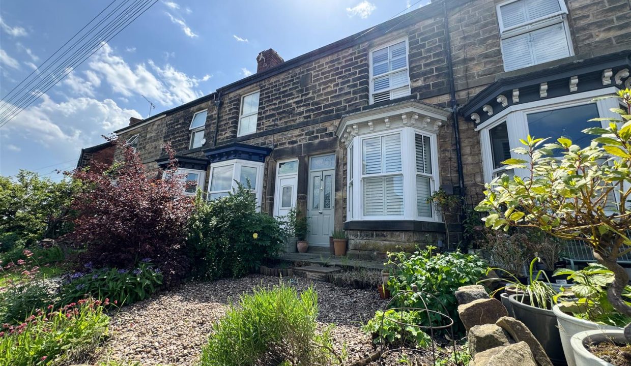 FRONT GARDEN