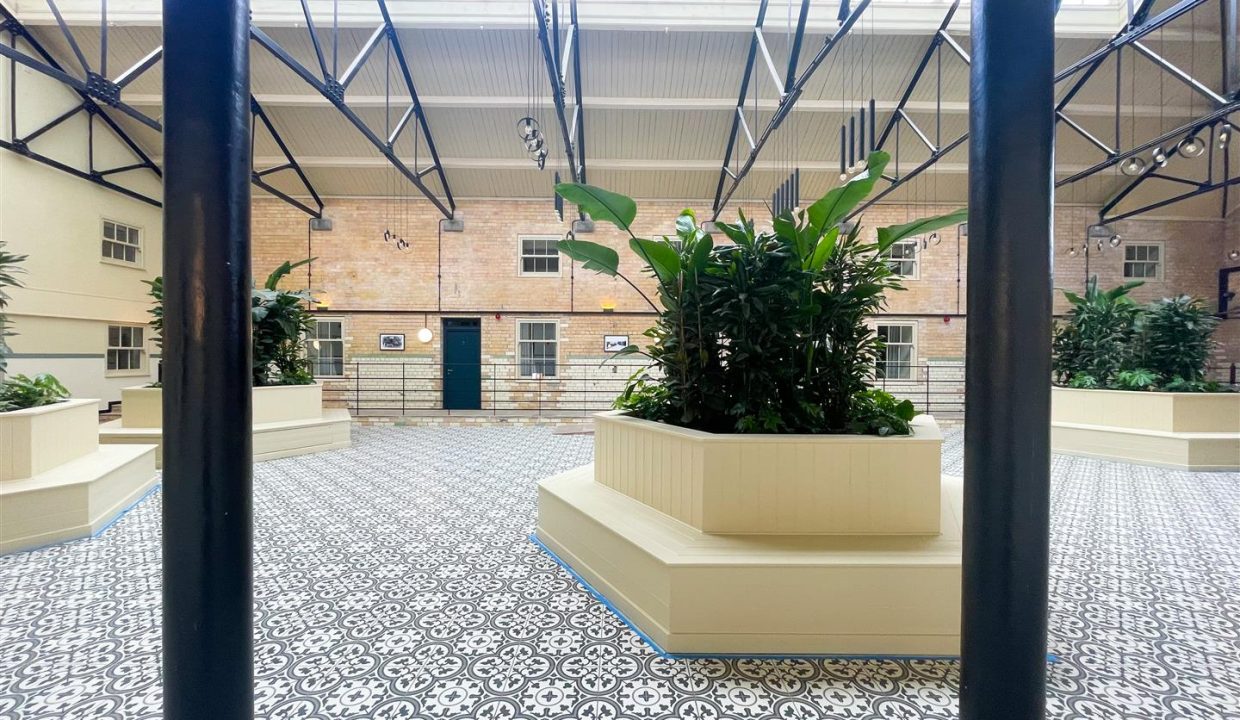 GRAND COMMUNAL ENTRANCE & HISTORIC HUB