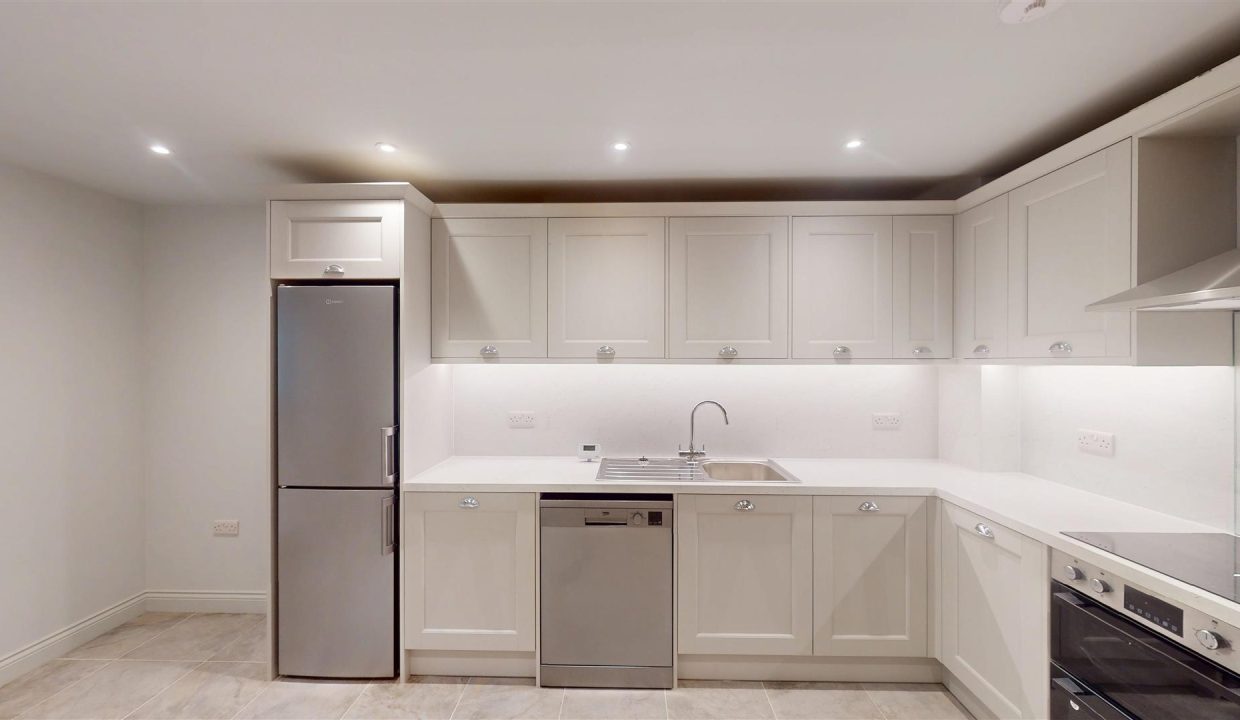 MODERN SPACIOUS KITCHEN/DINER
